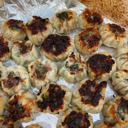 ちょっと焼きムラがありますが‥
ニラ饅頭初めて作りました!